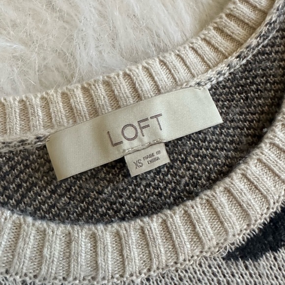 LOFT Leopard Sweater Size Extra Small - Picture 3 of 10
